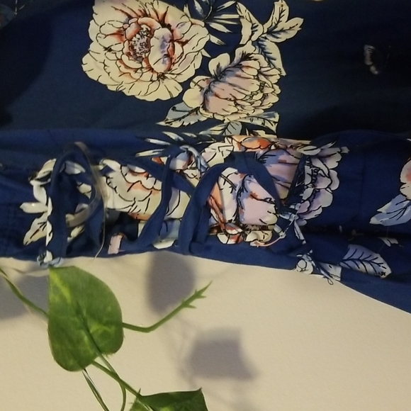 Floral Summer Dress with Adjustable Side Ties - Picture 3 of 5